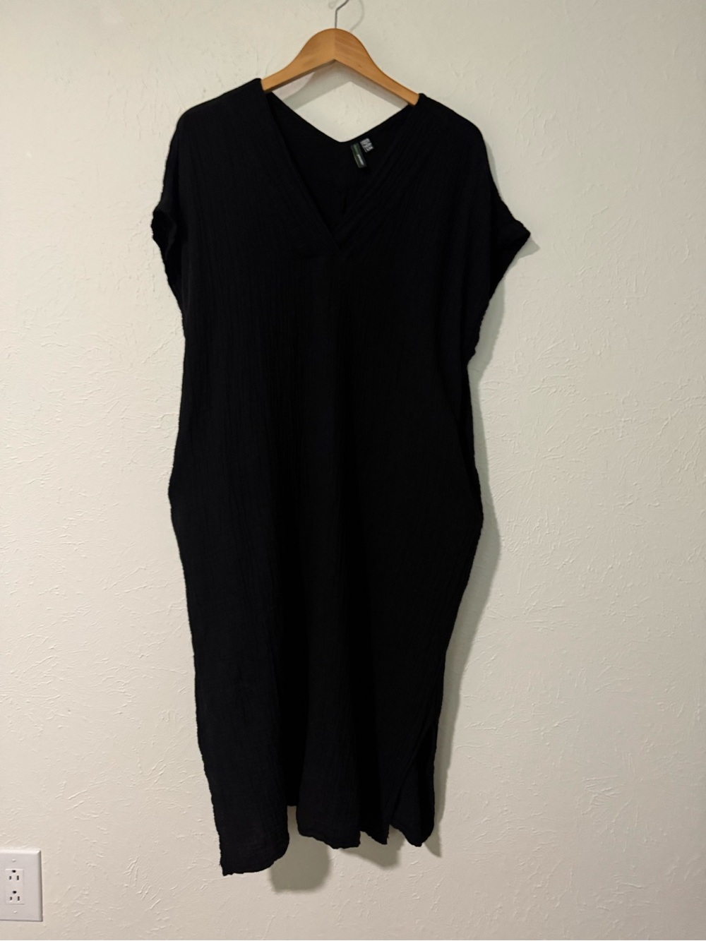 Shannon Passero Black textured V-neck Crinkle Gauze Dress Size XS